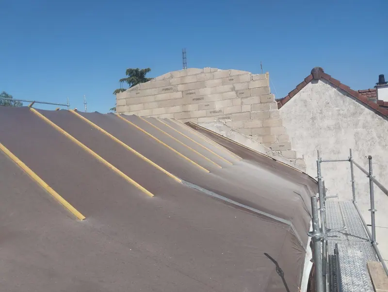 Pignon remonté et support de couverture (Extension et aménagement intérieur, Eaubonne)