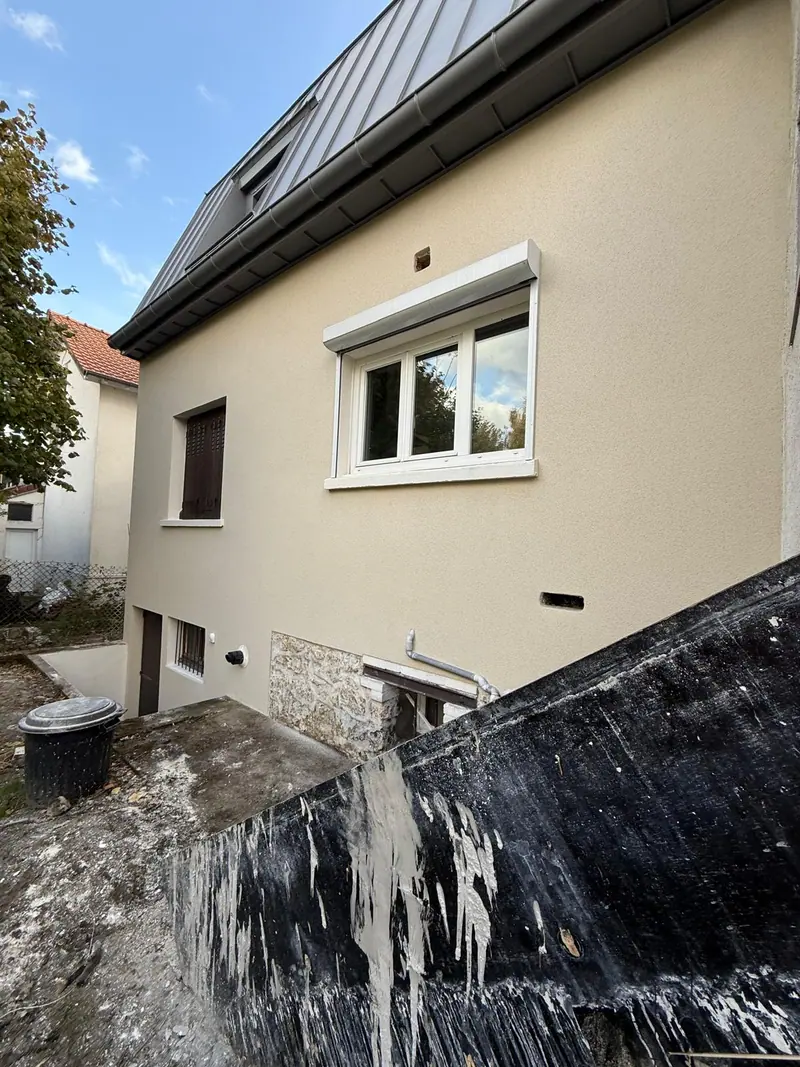Façade enduite et couverture en zinc (Extension et aménagement intérieur, Eaubonne)