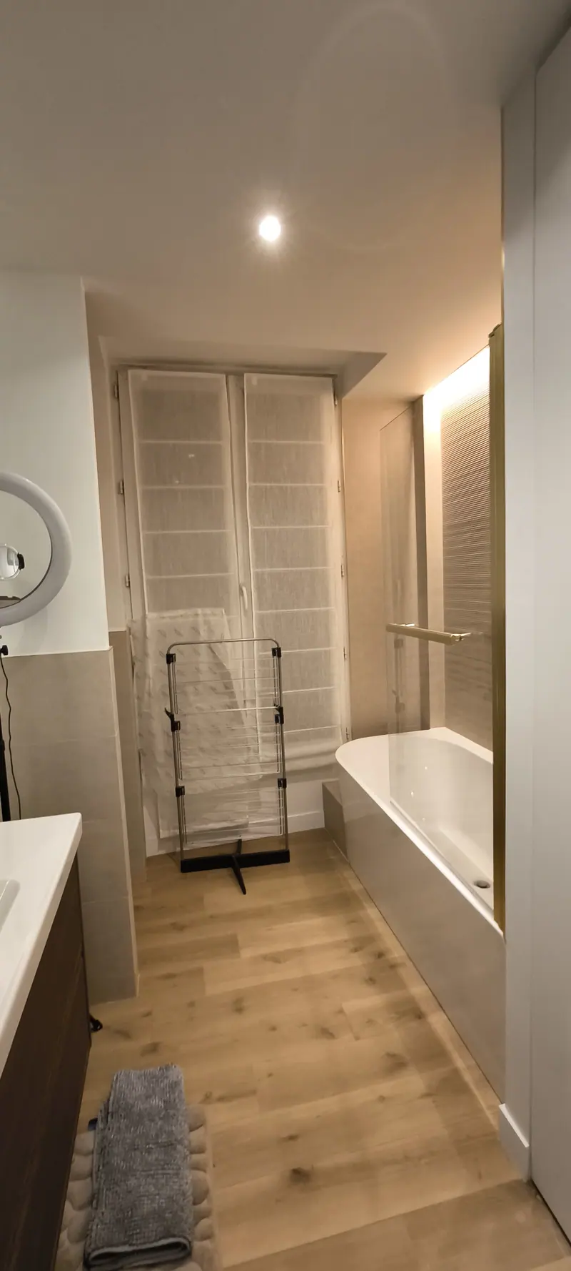 La salle de bain, vue d’ensemble (Rénovation d’un appartement, Paris 20ᵉ)