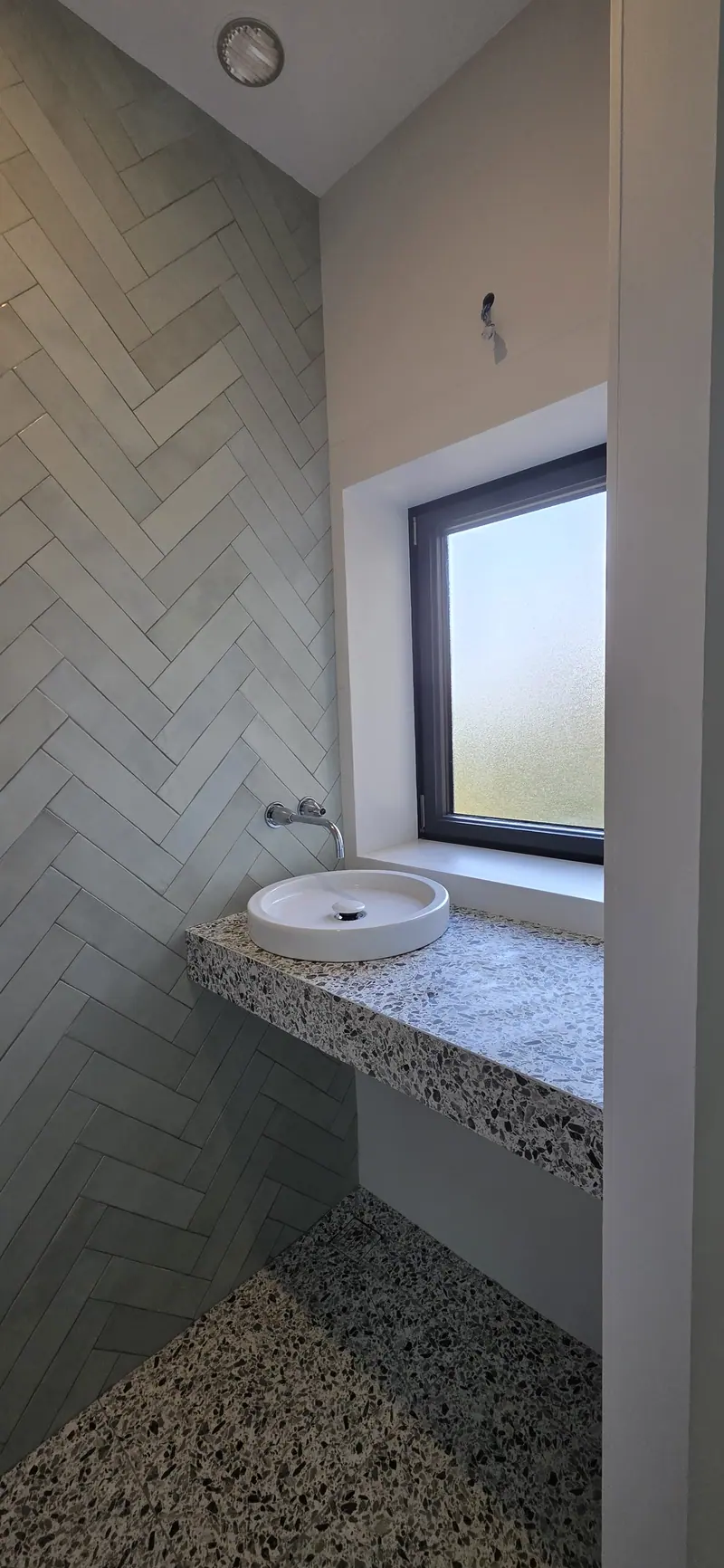 Le nouveau plan vasque (Rénovation d’une salle de bain, Ermont)
