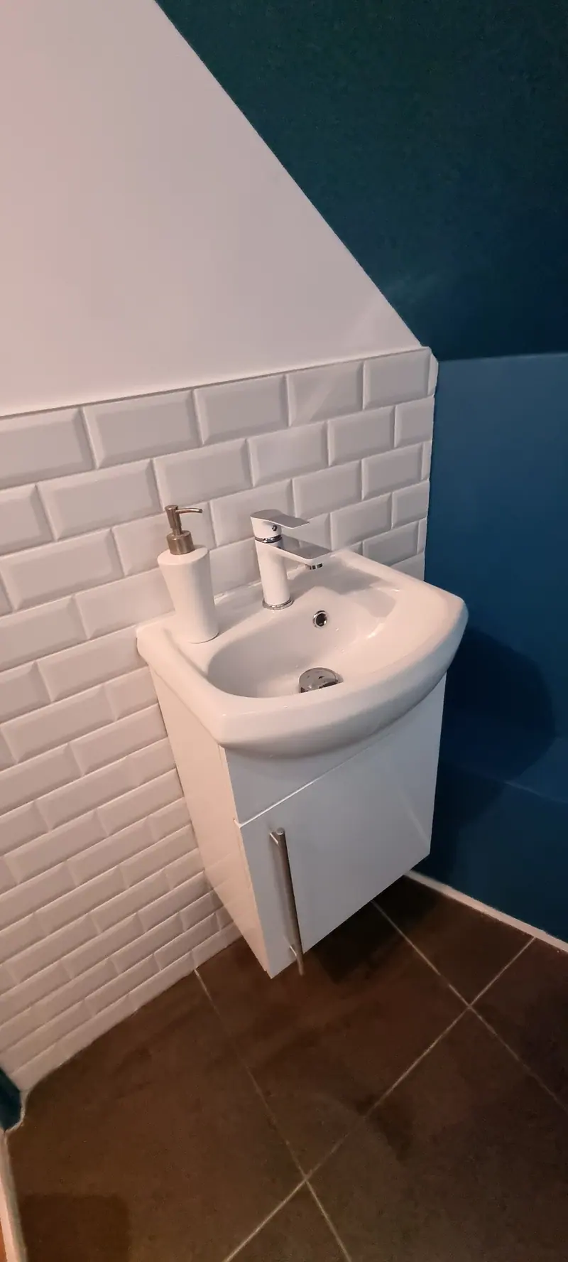 Le lave-mains du second WC (Rénovation de deux WC, Villiers-Adam)